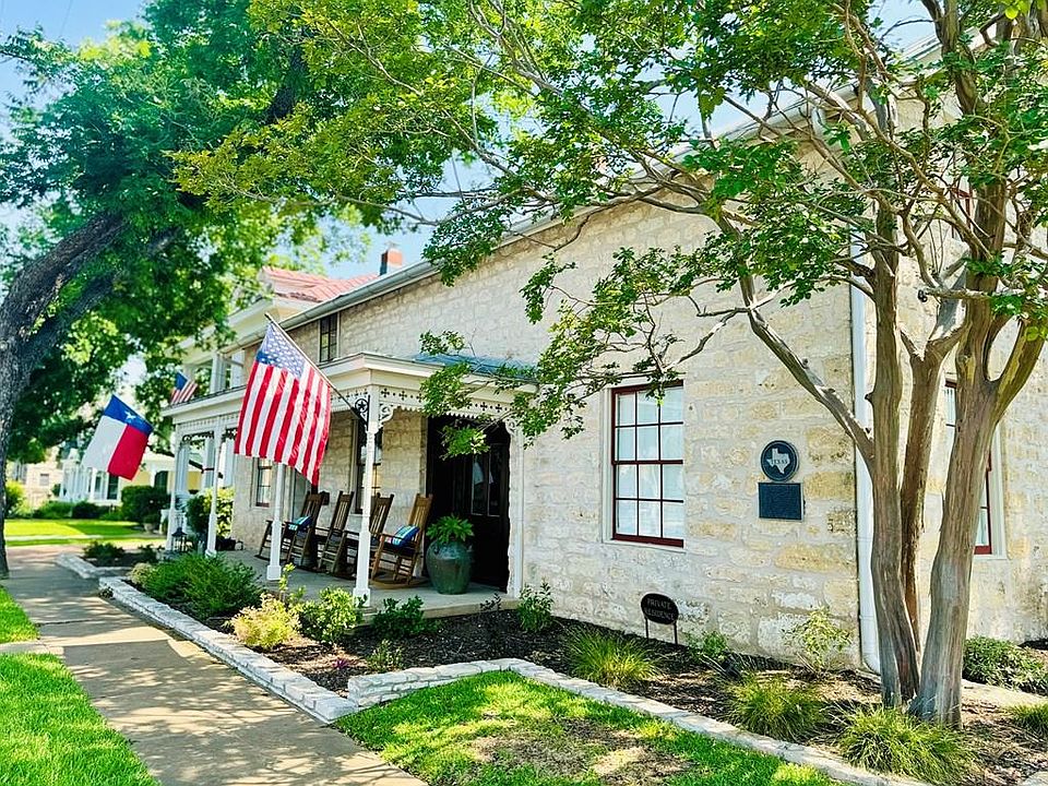 1st image of 125 W San Antonio St