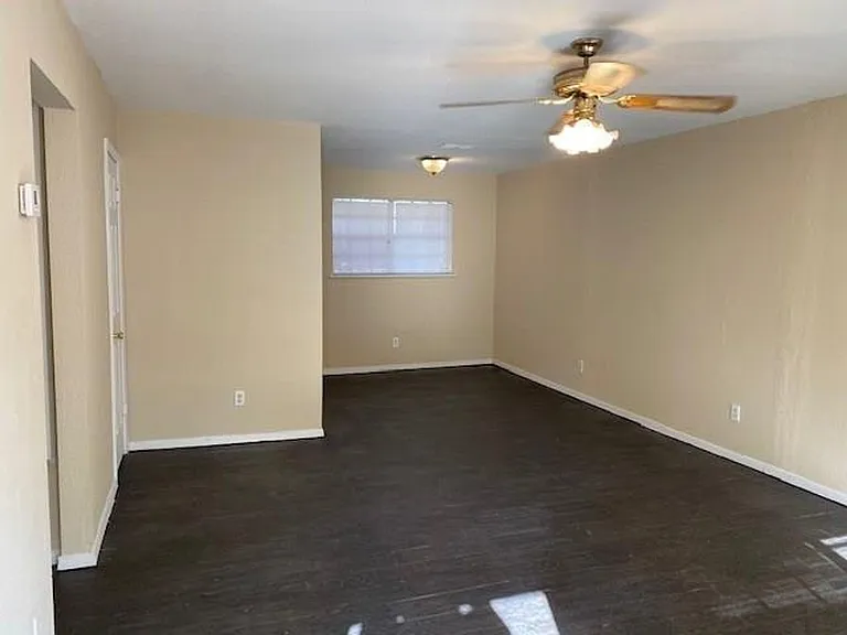 5521 Columbia Ave — Photo 2