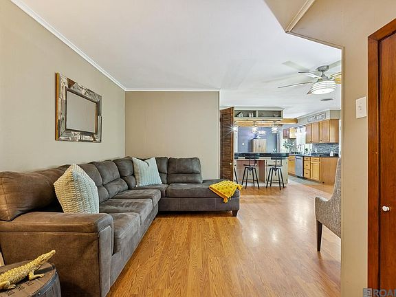 5th image of 9772 Chateau Dr