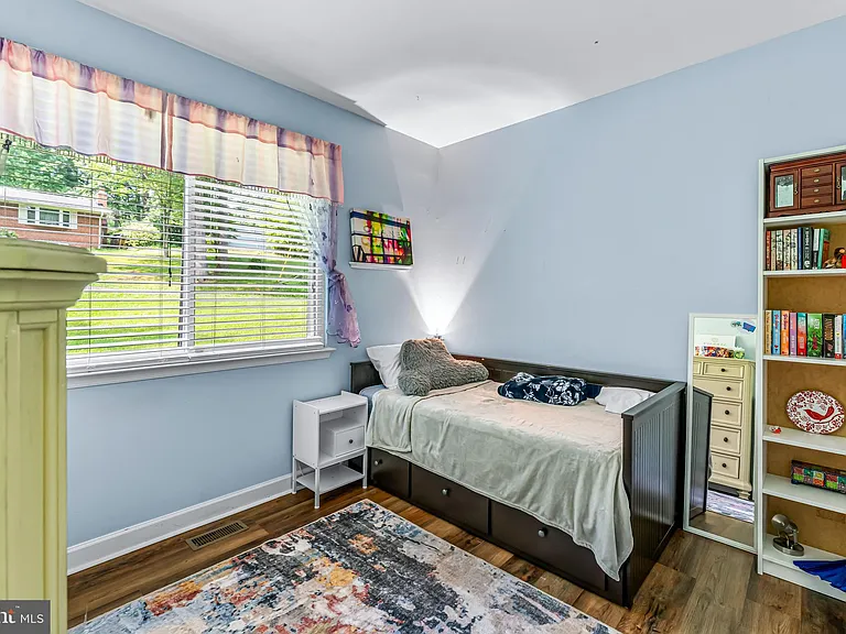 10870 Hammond Dr — Photo 22
