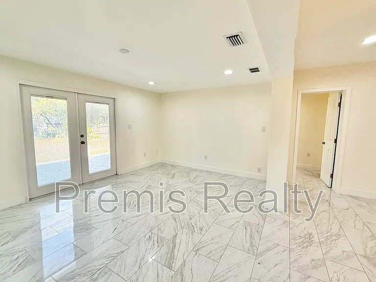 2014 Pinehurst Dr — Photo 8