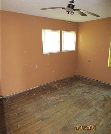 5th image of 1101 N Avenue O