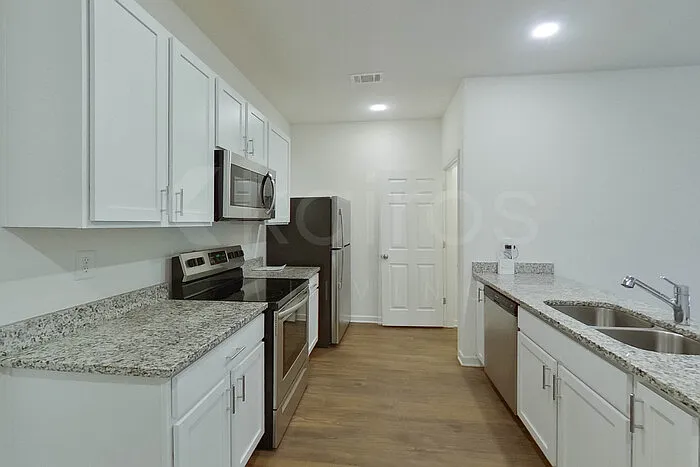 3 bed, 2.5 bath, 1304 sqft, $1,595 — Photo 4