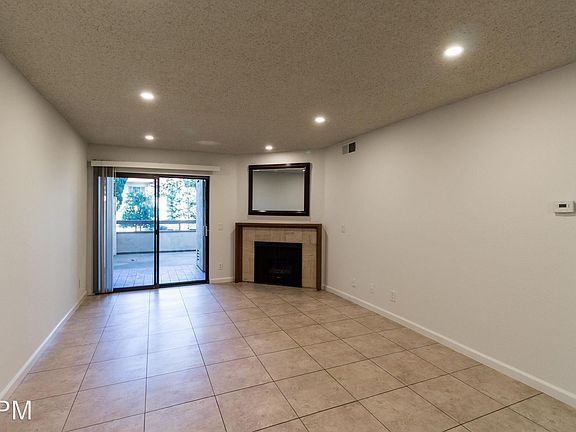 3rd image of 460 Oak St APT 117
