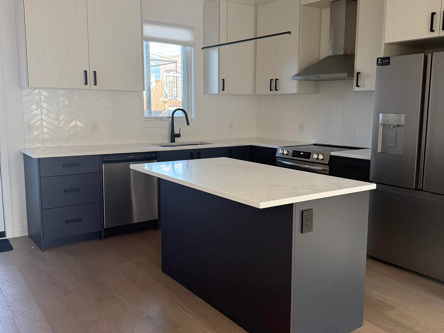 3 bed, 1350 sqft, $3,950 — Photo 1
