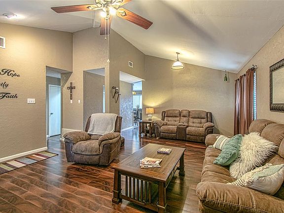 5th image of 1733 Canterbury Ln