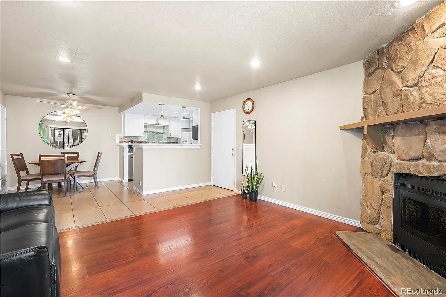 2 bed, 1020 sqft, $1,800 — Photo 3