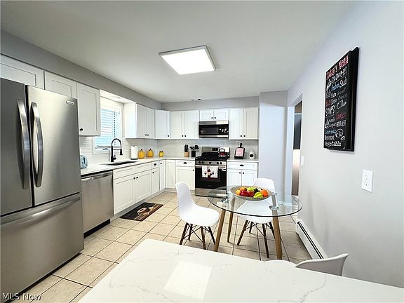 4th image of 7610 Royal Ridge Dr