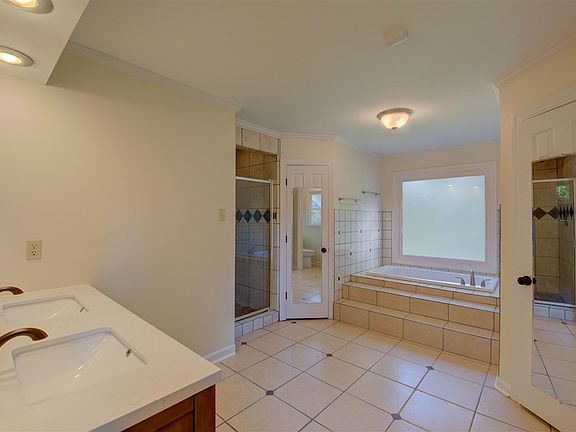 4th image of 10450 N Levee Oaks