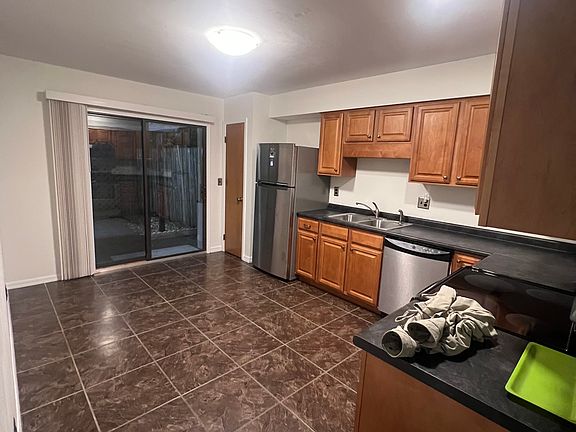 2nd image of 1029 SW Rossborough Ct