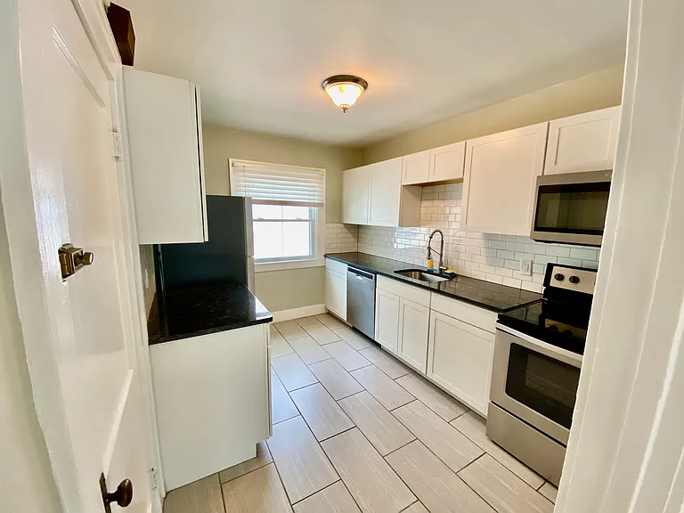 250 Woodbine Ave #1 — Photo 7