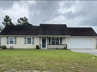 202 Dayrell Dr, Hubert, NC 28539