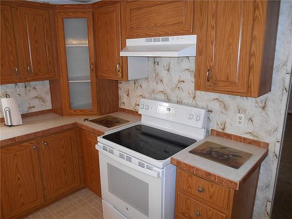 3rd image of 12654 Danner Rd