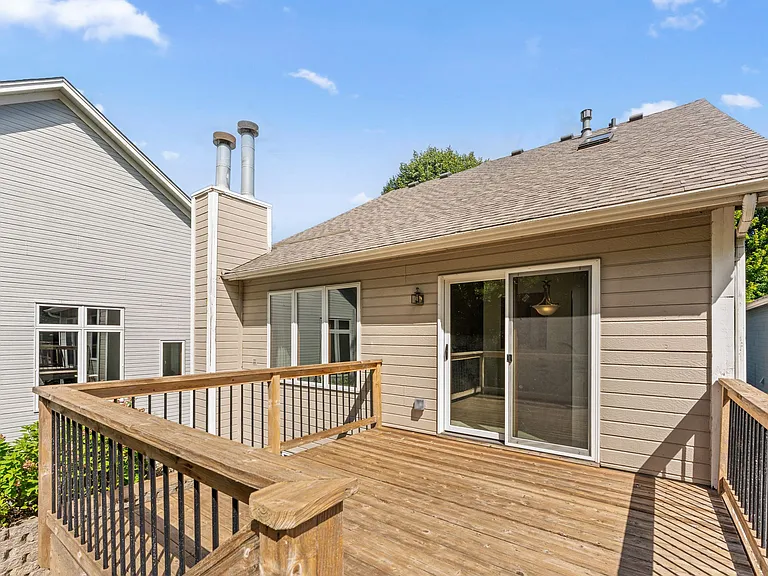 15465 Sussex Dr — Photo 10