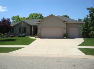 2418 Sand Trap Ln SE, Rochester, MN 55904