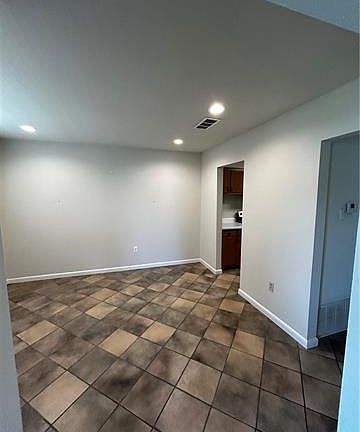 5th image of 116 Marguerite Rd APT 8