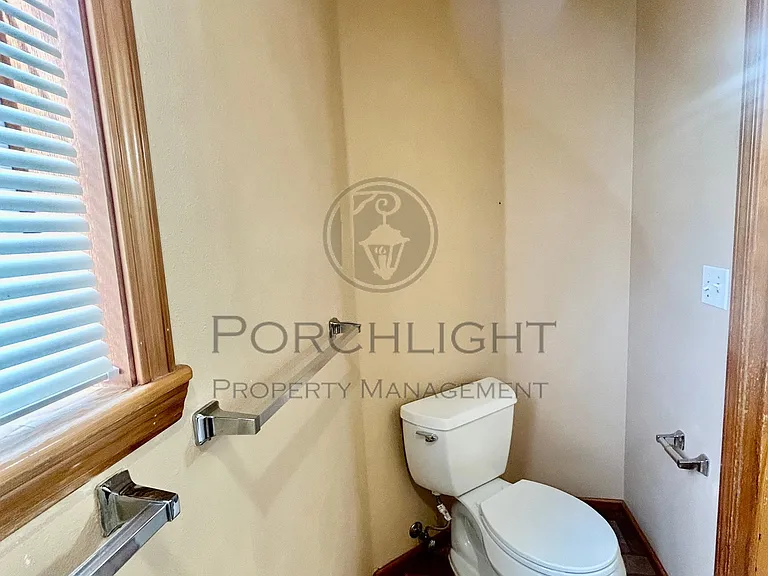 804 E Maberry Dr — Photo 10