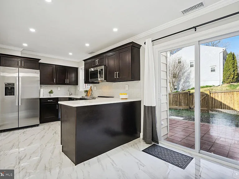 6003 Sweet Dale Ct — Photo 7