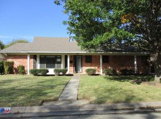 1907 Bridle Ln, Gainesville, TX 76240