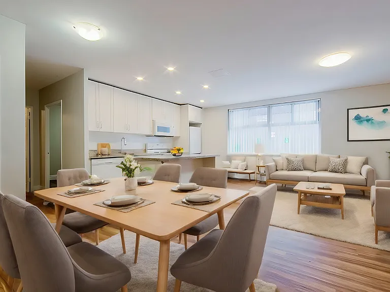 107 Redpath Ave — Photo 4