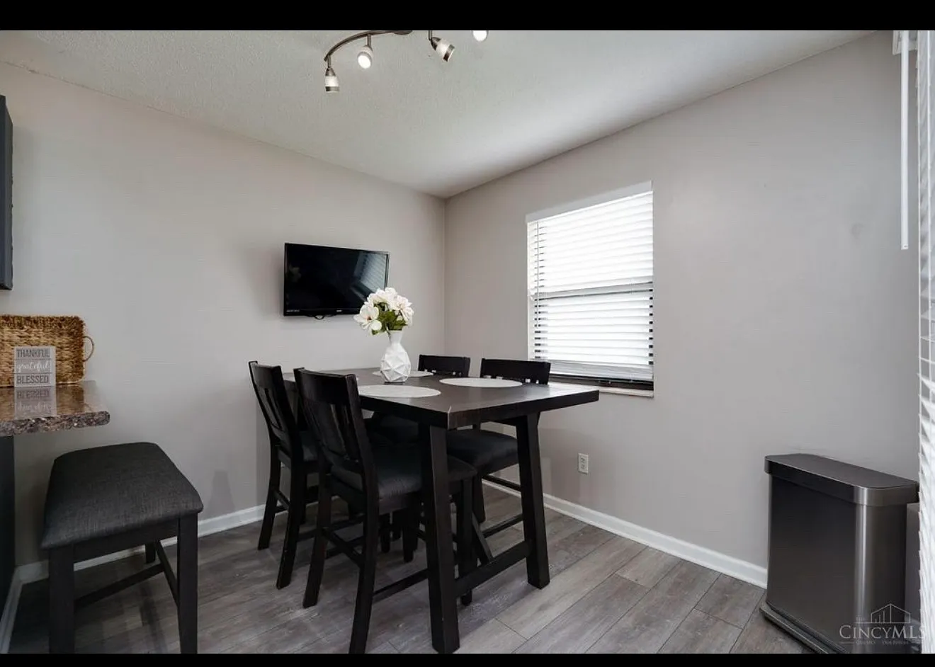2 bed, 1015 sqft, $1,350 — Photo 3