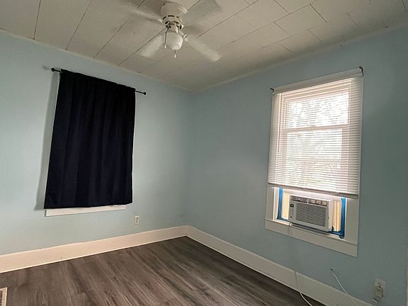 3rd image of 196 S Grand Ave #1