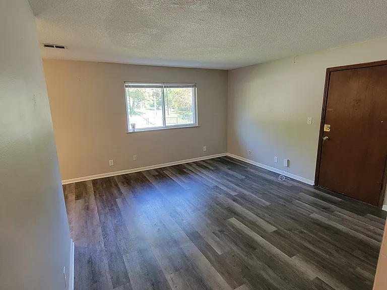 5725 Leavenworth Rd #4 — Photo 5
