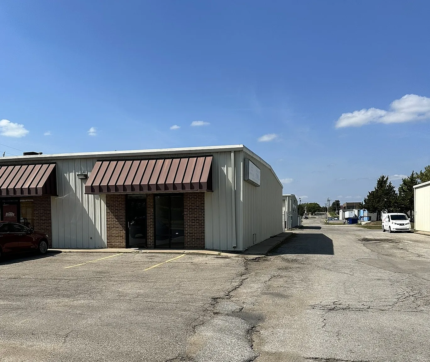 1920sf Office Space for Lease — Photo 1