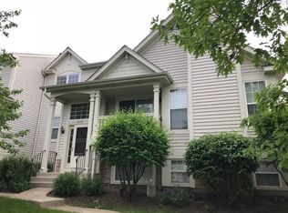 872 Essex Cir, Grayslake, IL 60030