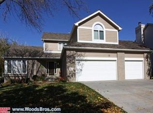 7530 Grand Oaks Dr, Lincoln, NE 68516