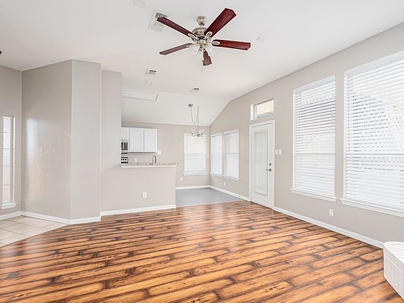 4th image of 4909 Mountain Ridge Ln