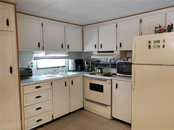 3rd image of 34502 Rose Dr
