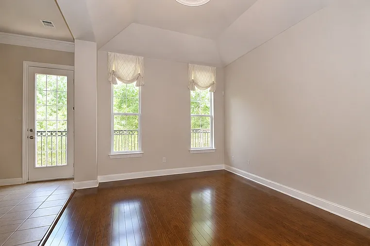 2 bed, 1750 sqft, $3,200 — Photo 2