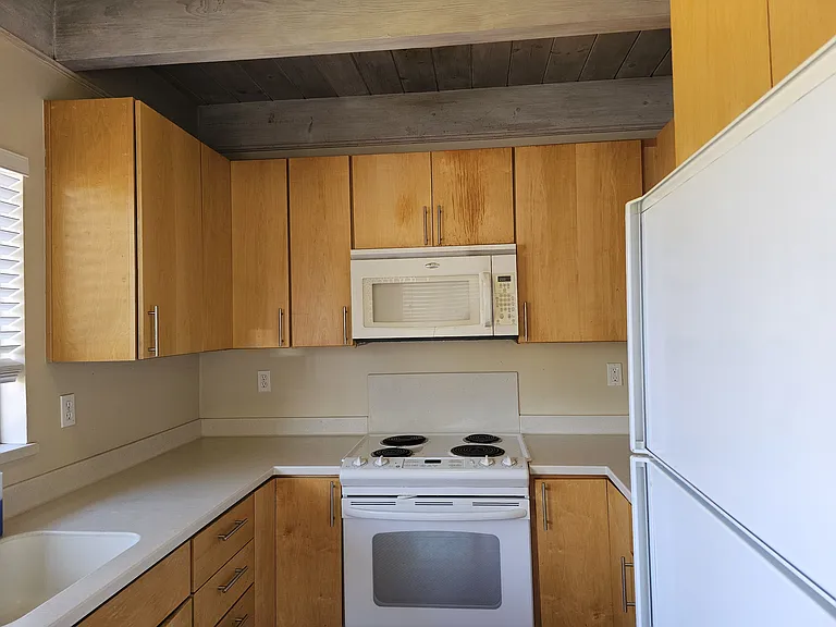 416 Ocean View Ave #A — Photo 6
