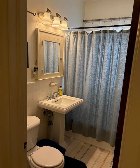 906 W 42nd St — Photo 13