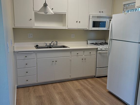 5th image of 1040 Wass St #1