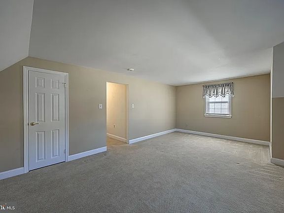 2nd image of 1243 Linden Ave Floor 2