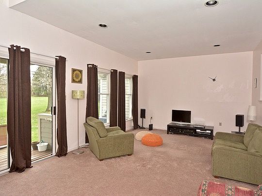 5th image of 203 Knoll Way #O203
