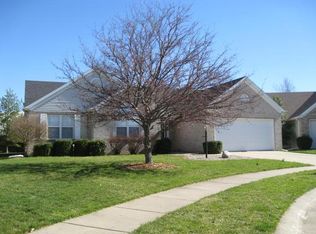 8 Fairfield Ln, Charleston, IL 61920