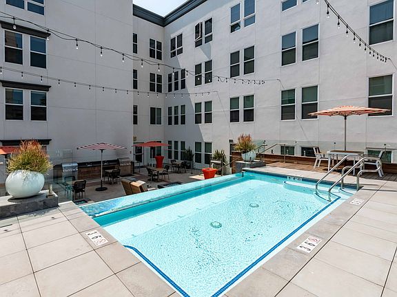 Outdoor Infinity Pool | The Mix at CTR City | Anaheim, CA Apartments