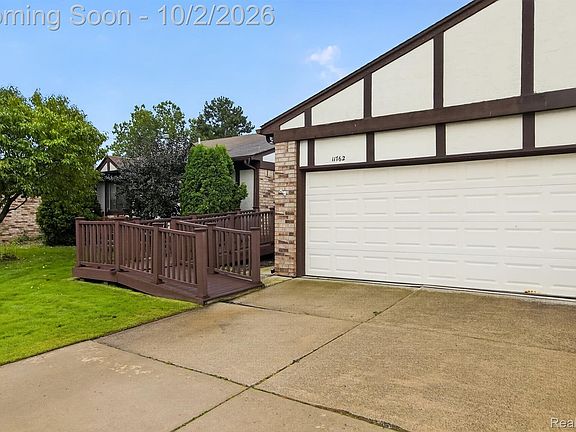 3rd image of 11762 Dorothy Ln