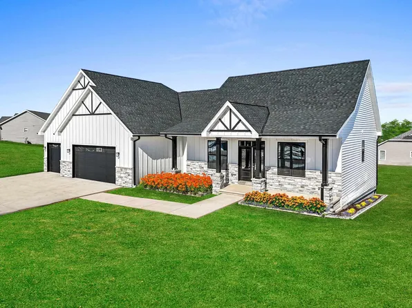 1653 Sweetbriar Way, Green Bay, WI 54311