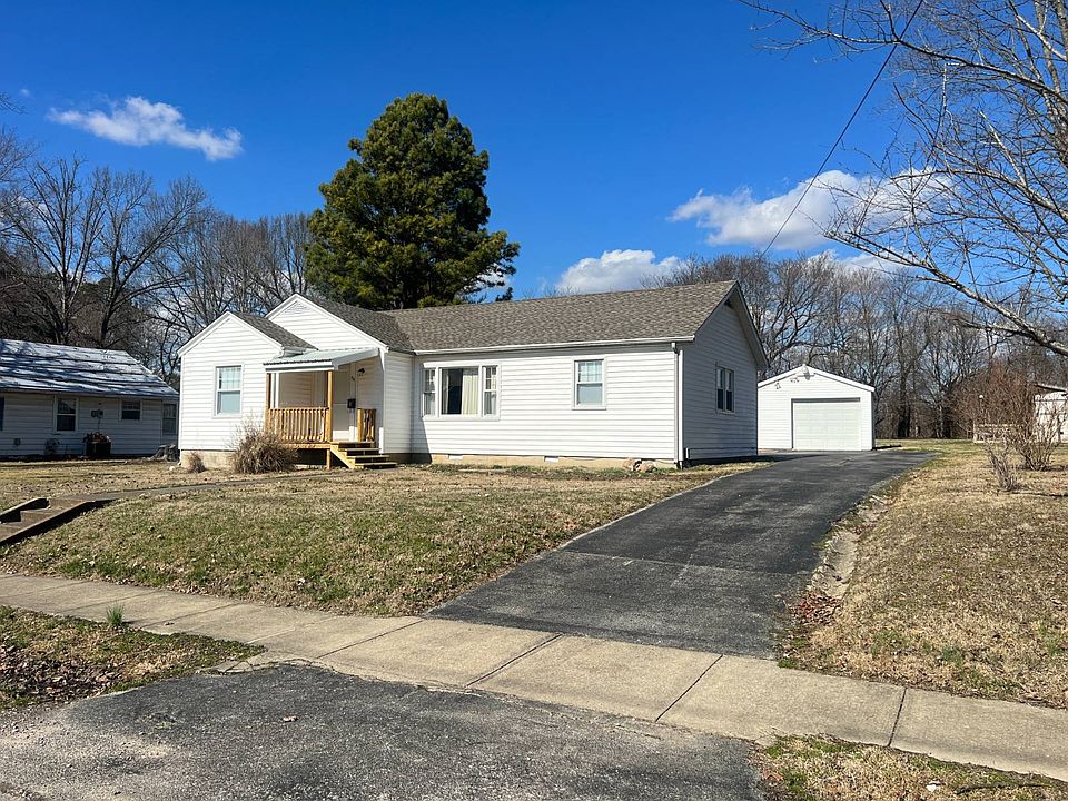 1st image of 711 Oakwood Dr