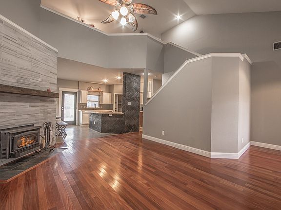 2nd image of 1054 Elm Dr
