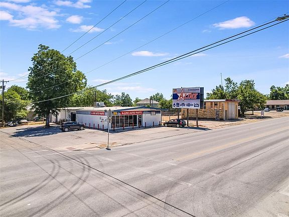 4th image of 1022 N Main St