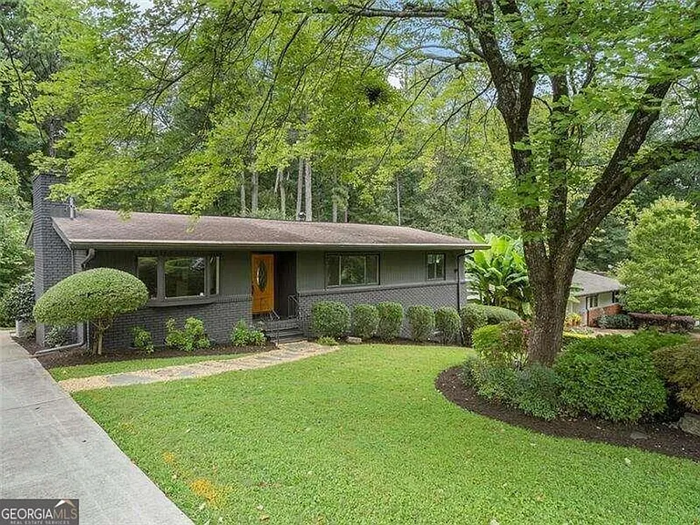1914 McJenkin Dr NE — Photo 2