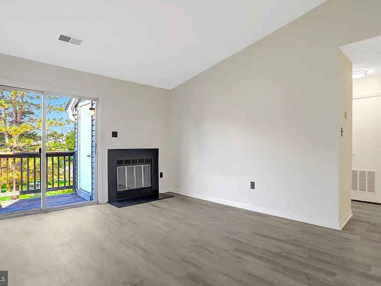 8627 Beekman Pl #C-27C — Photo 8