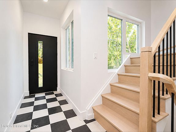 5th image of 20 Creston Pl