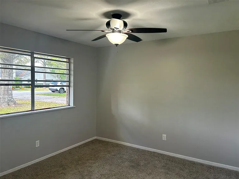 708 Western Ave — Photo 9