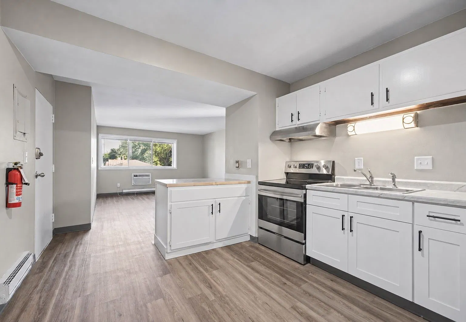 2 bed, 1.0 bath, $1,050 — Photo 2